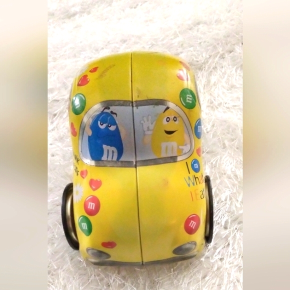 M&M's Volkswagen beetle yellow tin car - Picture 3 of 5